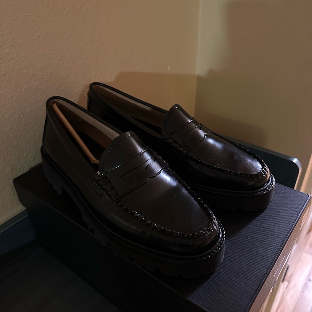 G.H. Bass Weejuns Women's Black Penny Loafers - Picture 6 of 9
